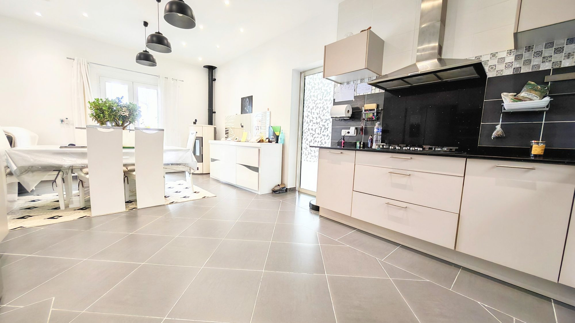 Maison à vendre à Le Tampon, 245 m²