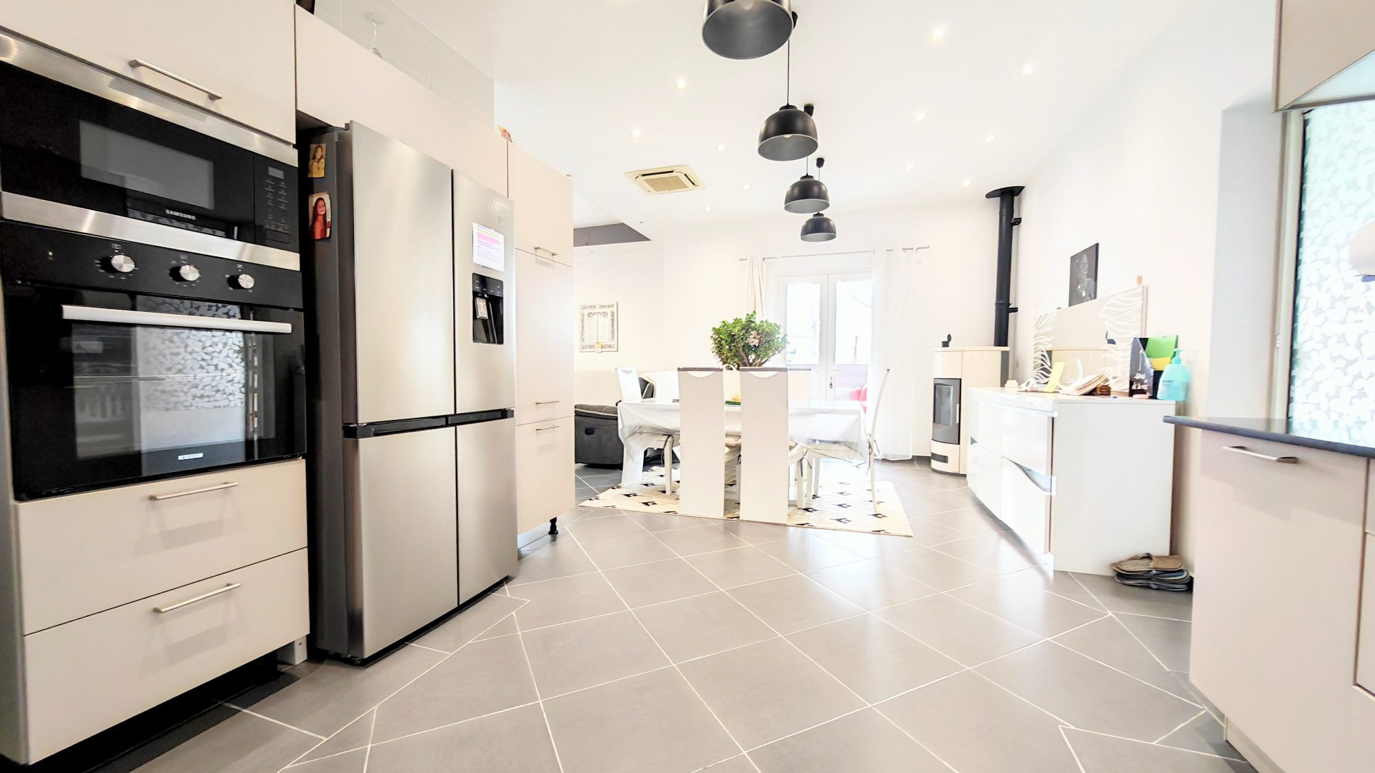 Maison à vendre à Le Tampon, 245 m²