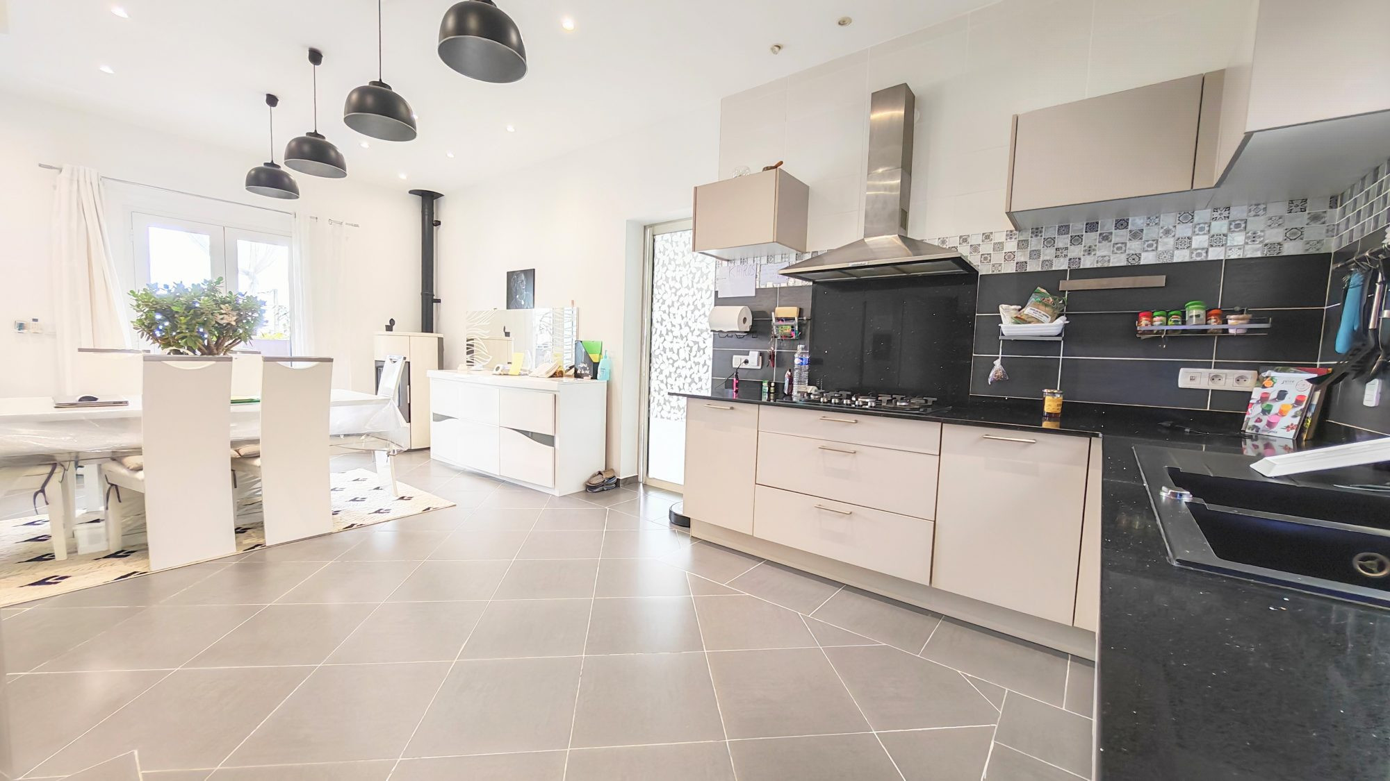 House for sale in Le Tampon, 245 m²