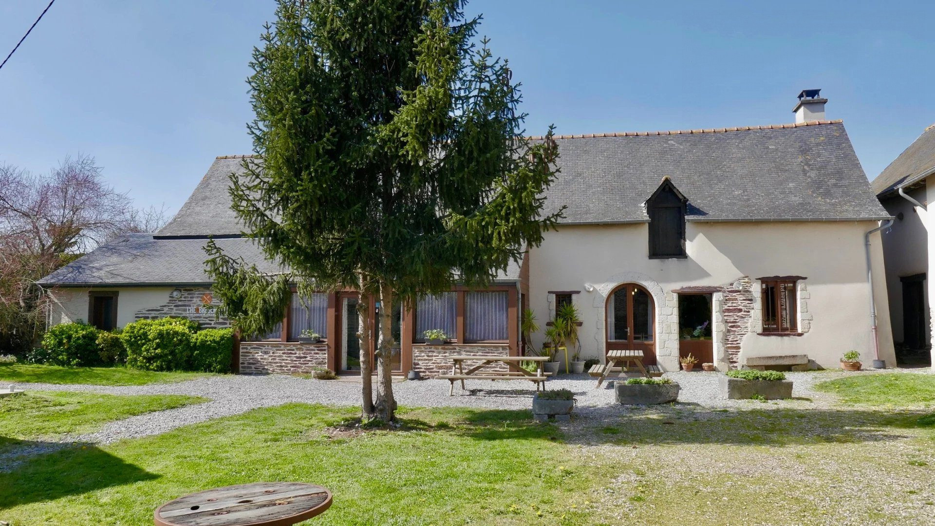 Maison à vendre à Noyal-Châtillon-sur-Seiche, 198 m²