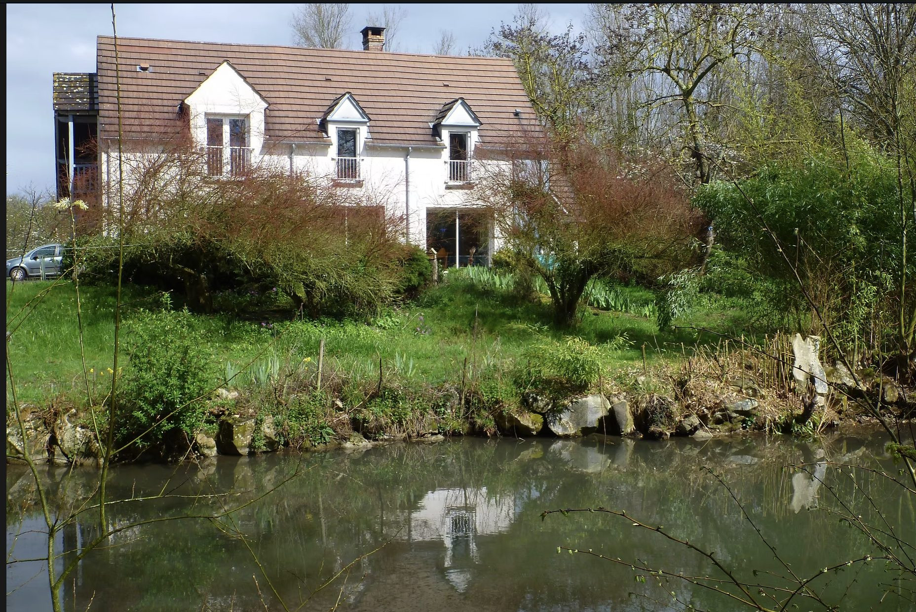 MAISON POUR LES AMOUREUX DE LA NATURE
