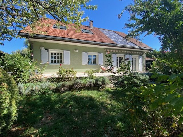 House for sale in Douvaine, 180 m²