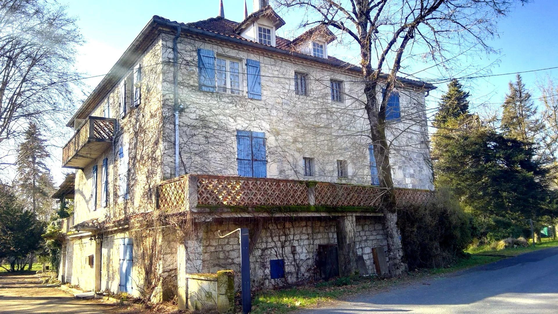 Maison à vendre à Montcuq-en-Quercy-Blanc, 561 m²
