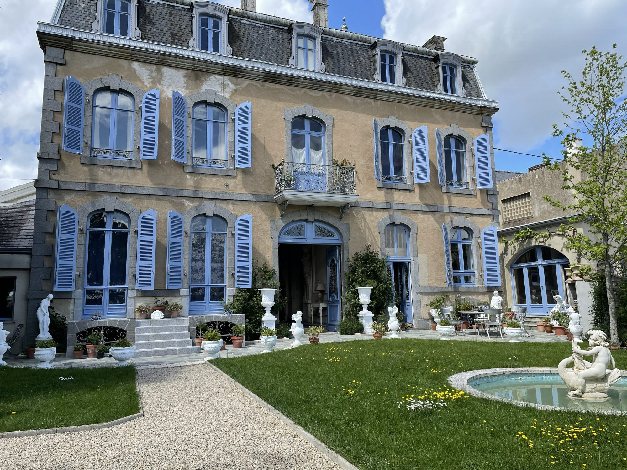 Maison à vendre à Mayenne, 427 m²