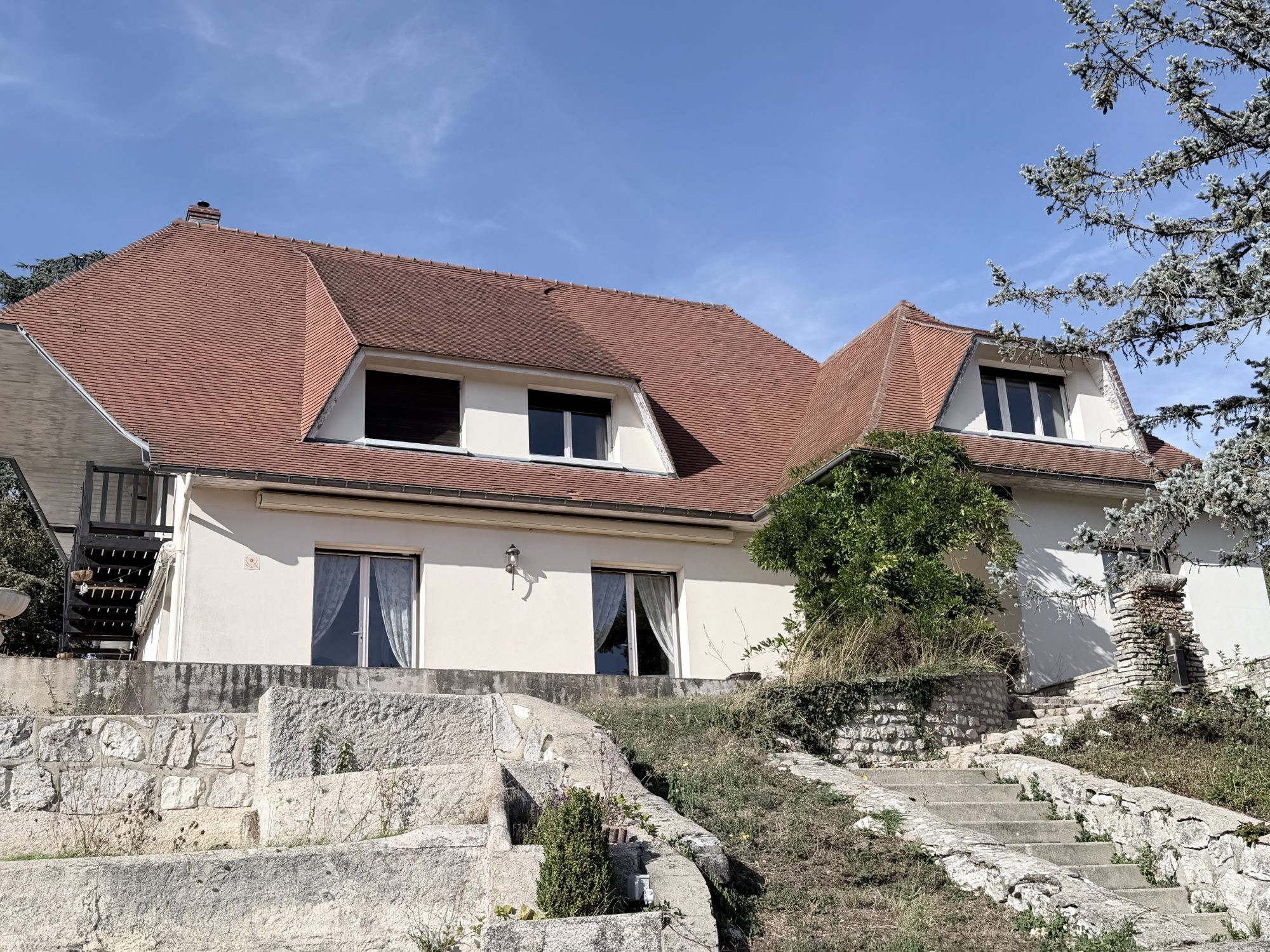 Maison Familiale  Traditionnelle Fonctionnelle et Lumineuse