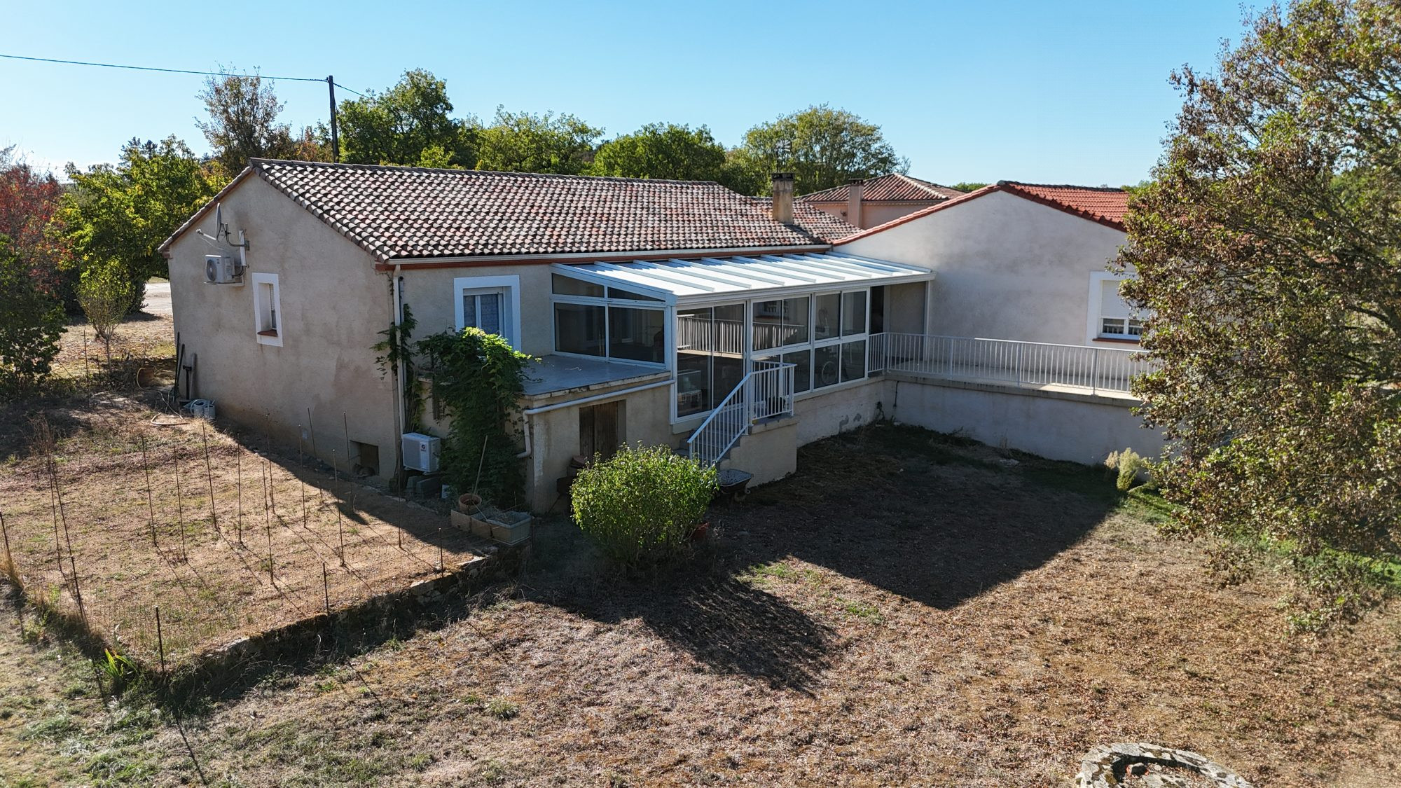 Maison de 160 m² avec appartement T2, deux garages et terrain de 5 000 m² – Maxou