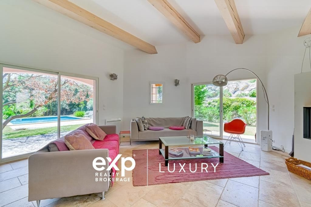 Maison à vendre à Peyrolles-en-Provence, 201 m²