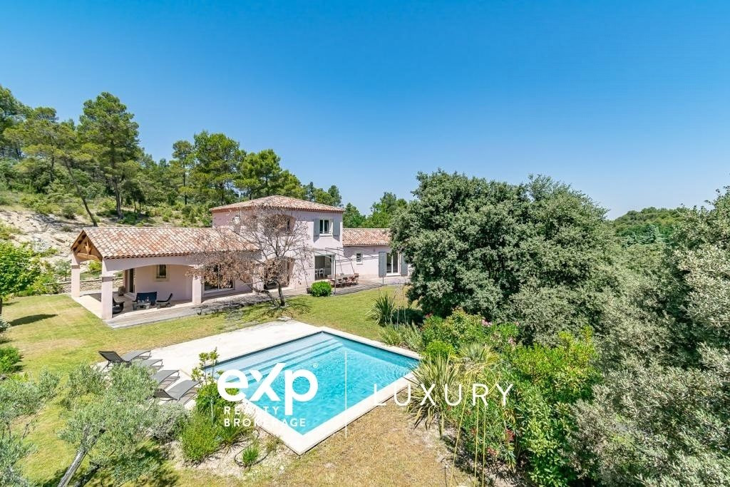 Maison à vendre à Peyrolles-en-Provence, 201 m²