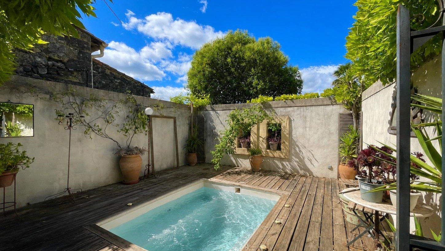 Maison à vendre à Nizas, 368 m²