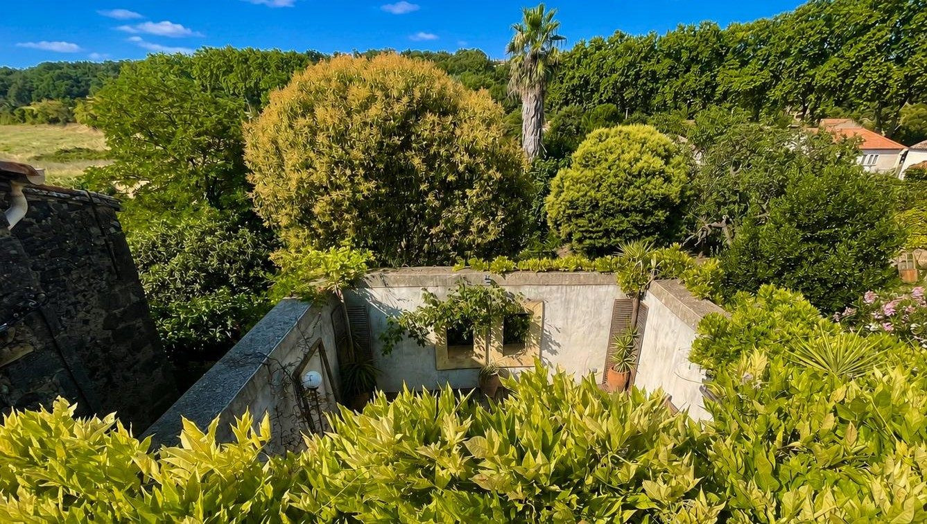 Maison à vendre à Nizas, 368 m²