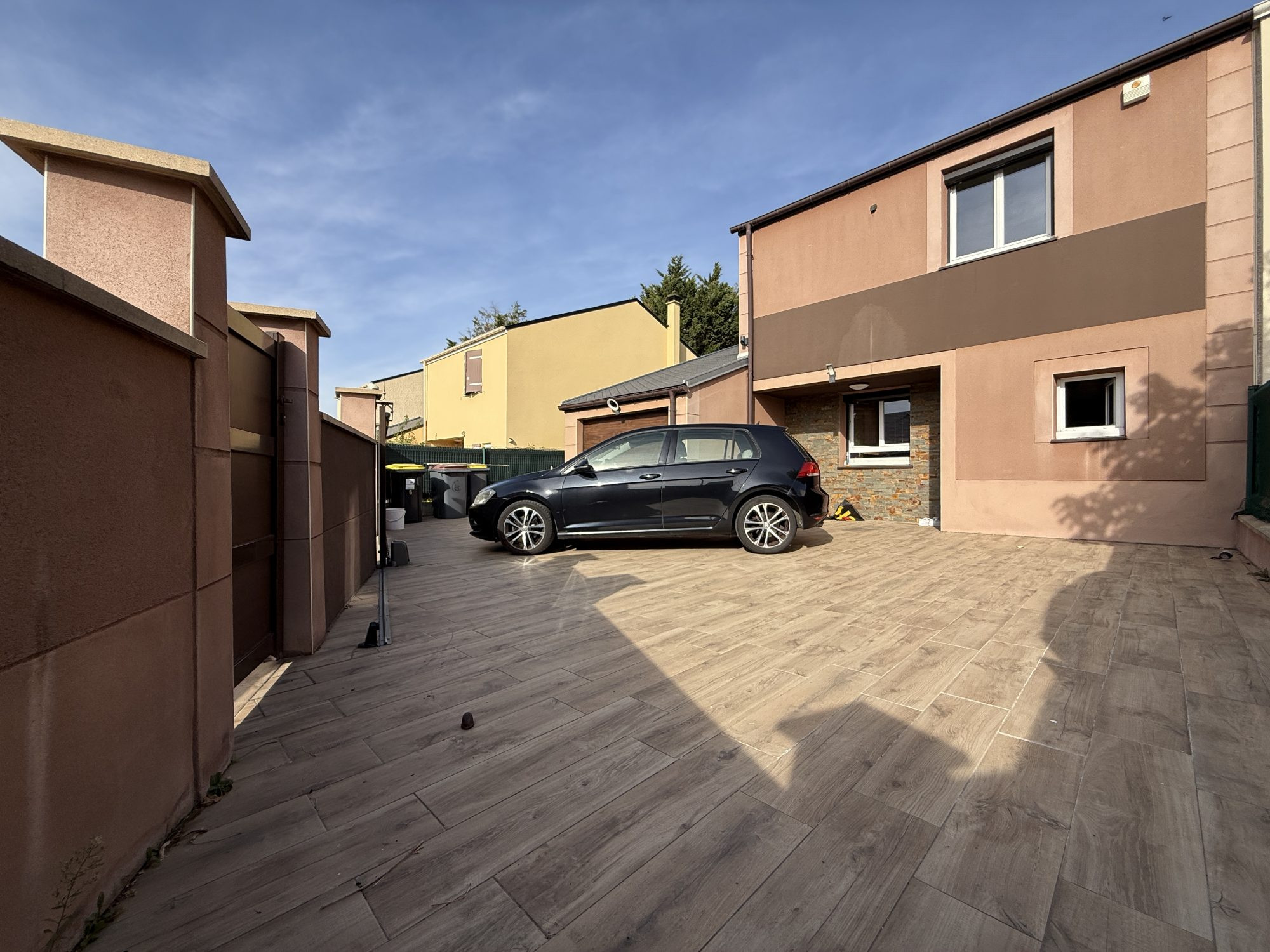 Maison à vendre à Savigny-le-Temple, 111 m²