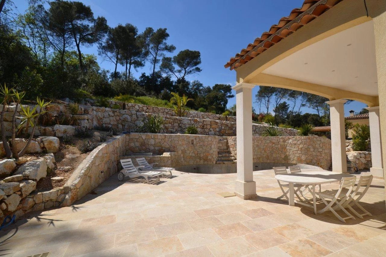 Superb Provençal House in Roquefort les Pins 4