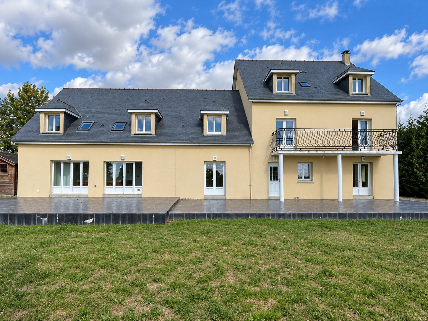 House for sale in Juvigny Val d'Andaine, 433 m²