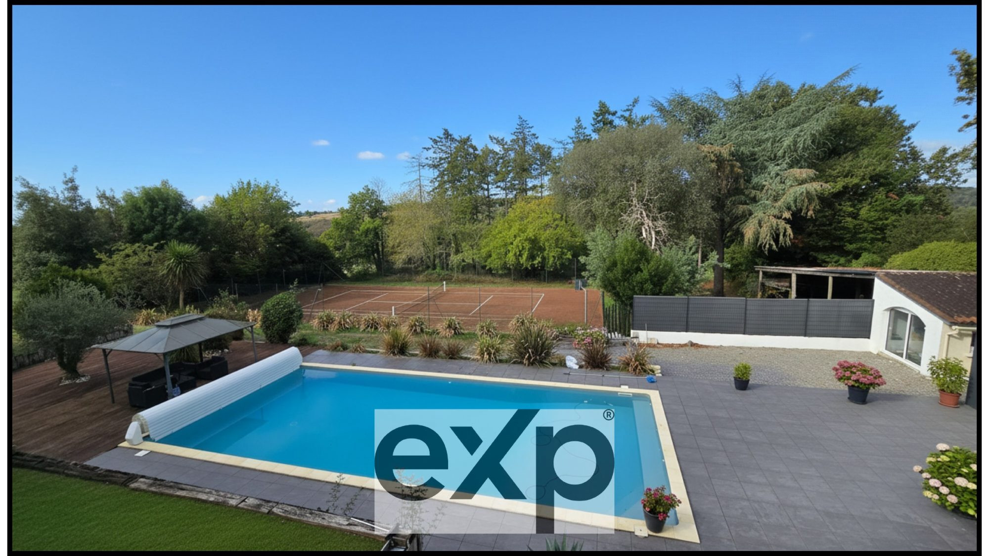 Entre Loire et Nantes, maison de 181 m² avec piscine et tennis sur plus d’un demi-hectare, à 15 minutes en train du centre de Nantes