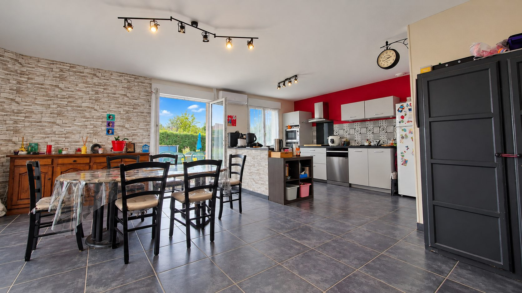 House for sale in Labruyère, 114 m²