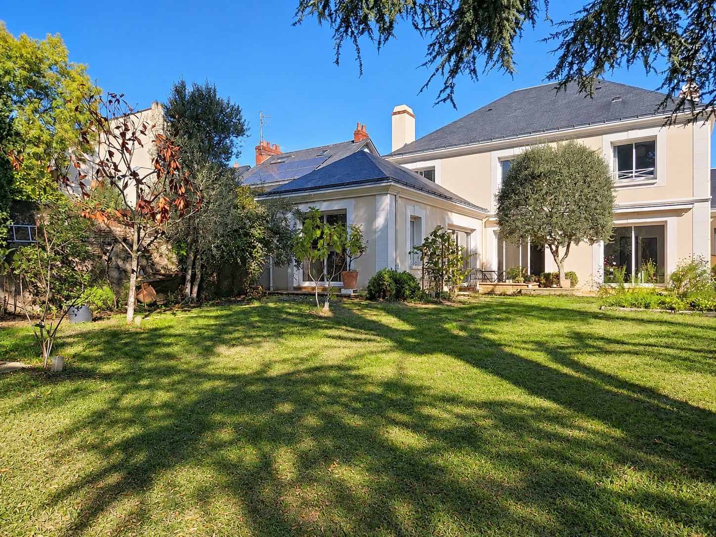 Nantes Sainte-Thérèse – Les Américains | Élégante maison familiale de 213 m² avec jardin à l'exposition solaire idéal.