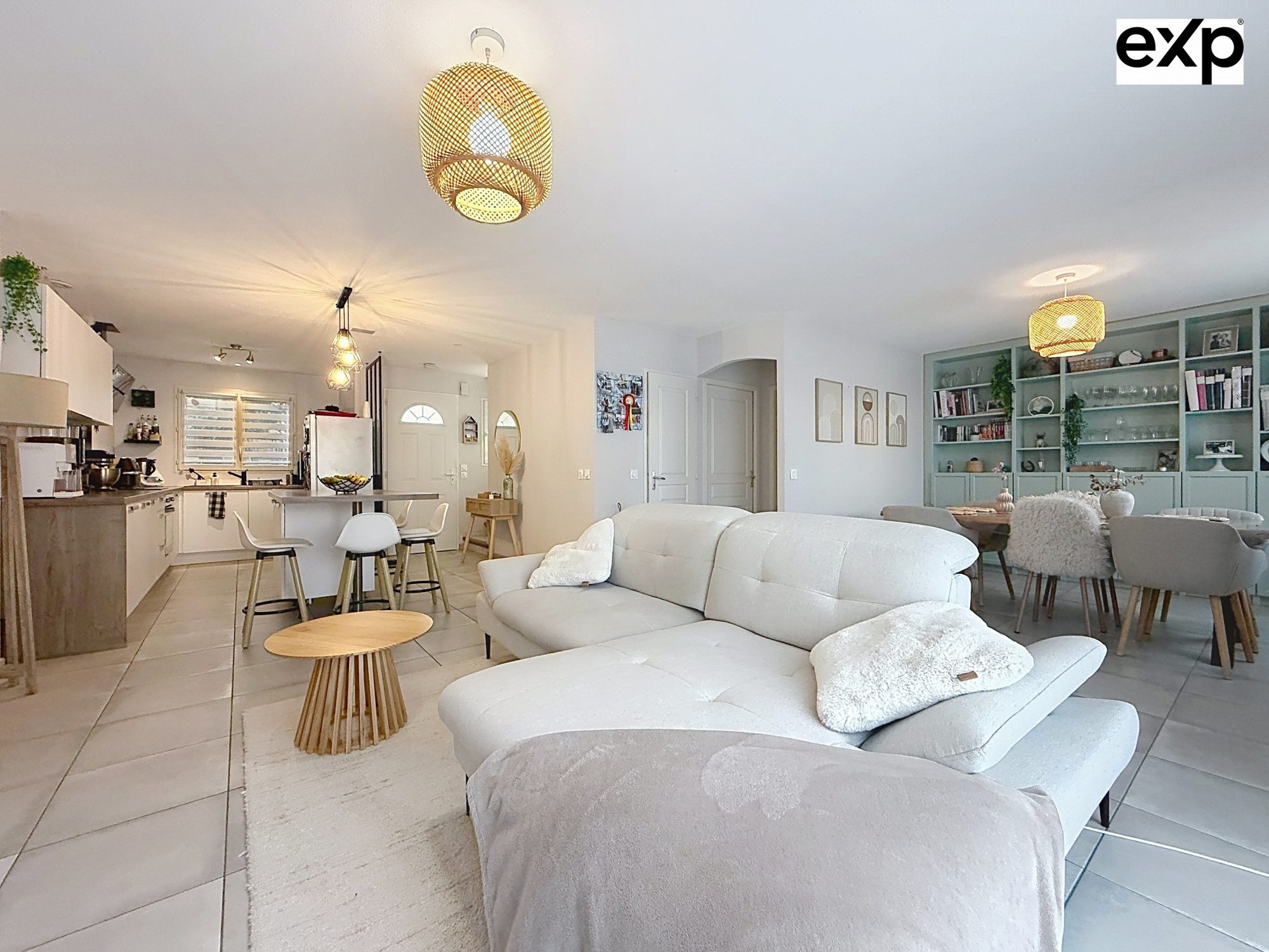 LLUPIA, MAISON ENTIÈREMENT RÉNOVÉE DE 94 M², 3 CHAMBRES, GARAGE, EXTÉRIEUR SANS VIS-À-VIS, DPE B