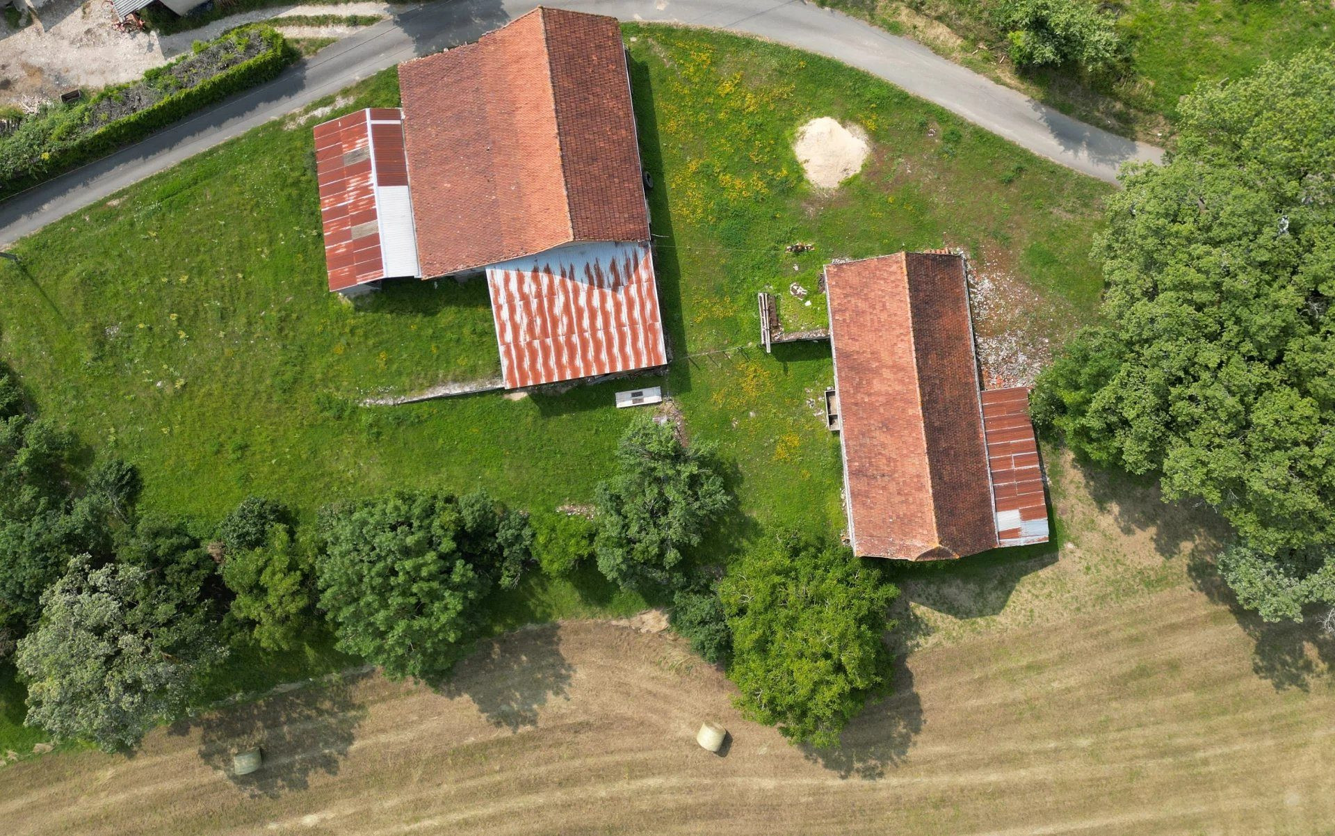 Maison 3 pièces 326 m² · à Montamel · 326 m² · 160 000 €