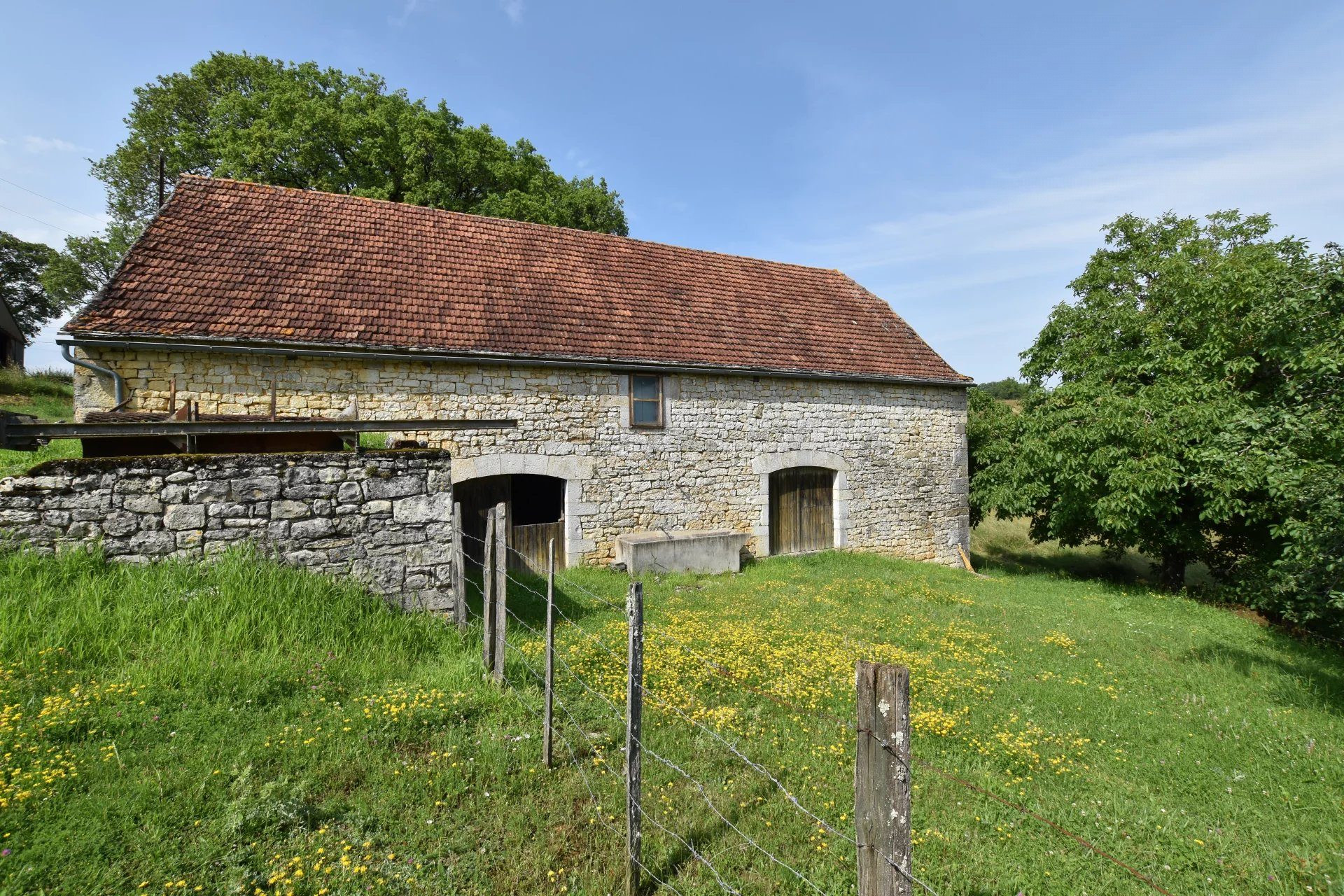 Real estate complex, 2 stone barns on 2 hectares of land 3