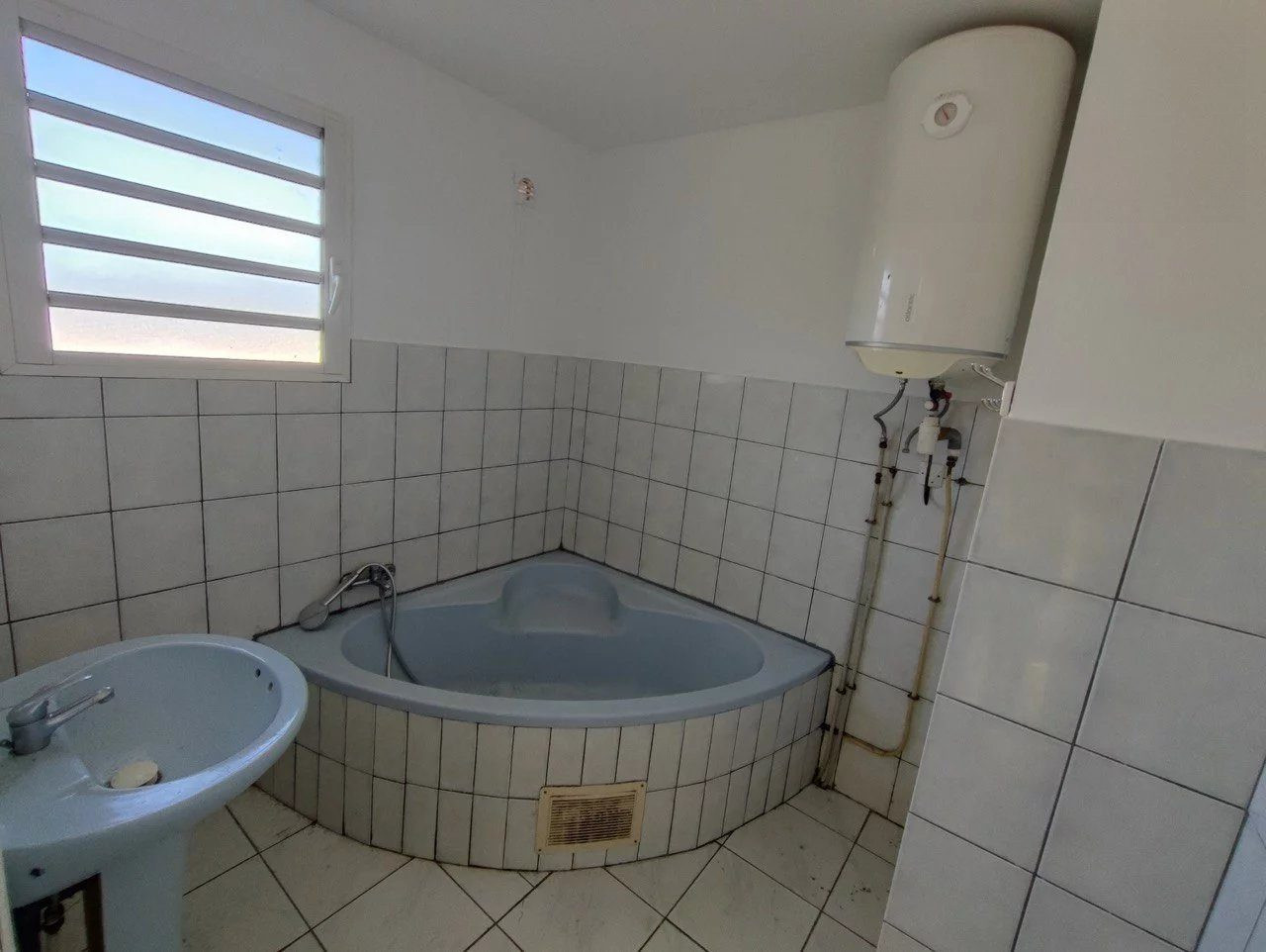 For Sale – 3-Room House in Saint-Pierre 5