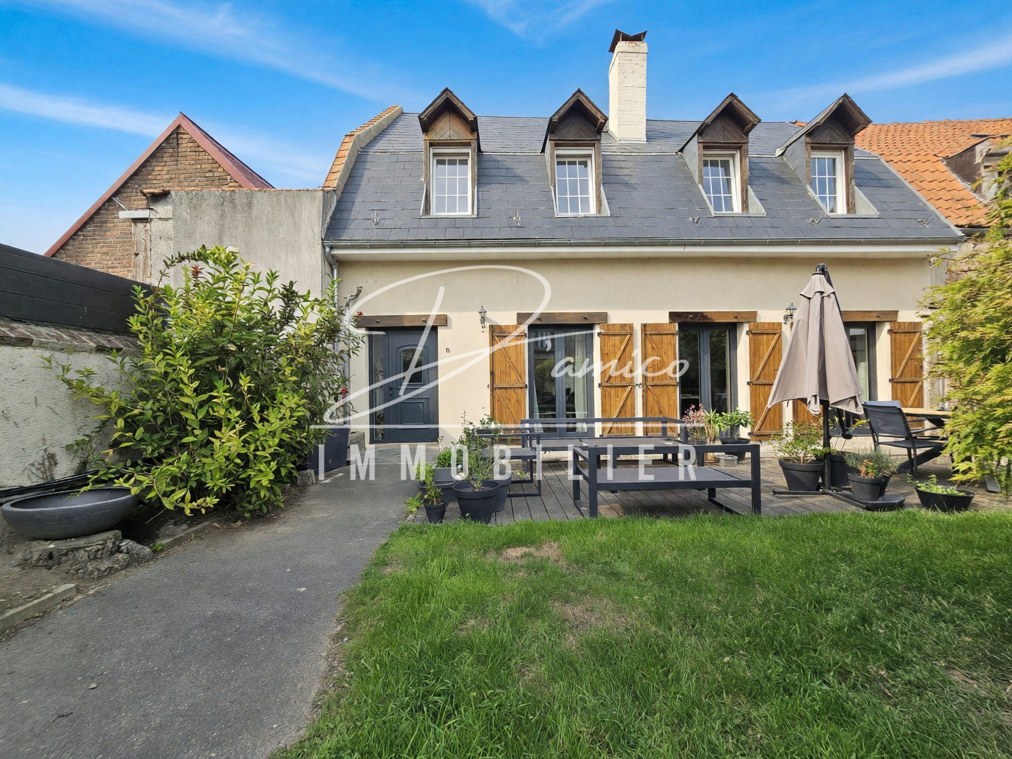 Maison familiale 3 chambres, jardin et grand atelier à 2 minutes de Cambrai