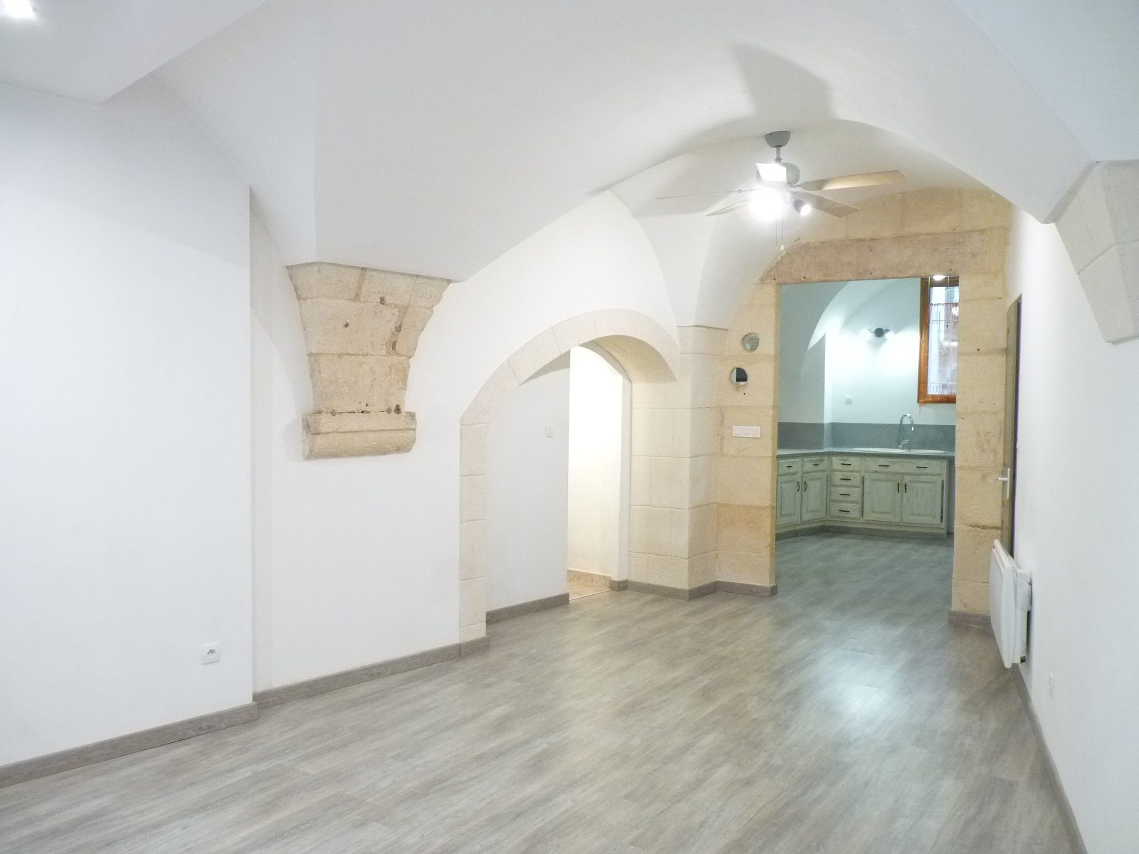 Maison de Ville 130 m2 en pierres entièrement rénovée avec goût