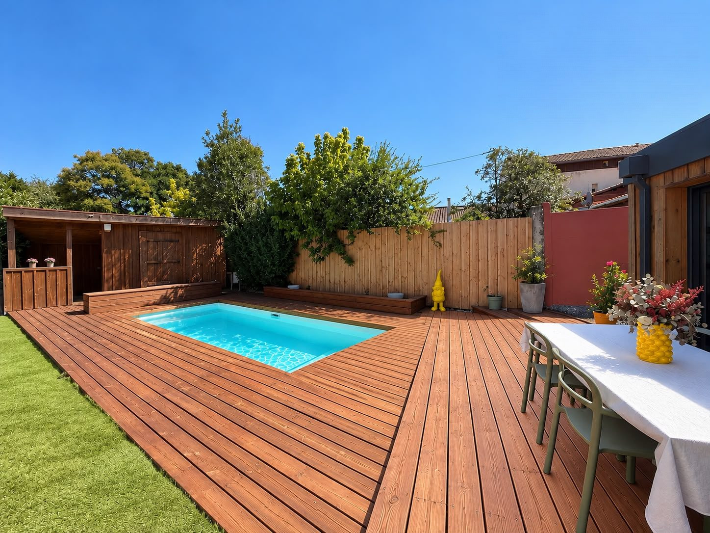 GRADIGNAN — 3 CHAMBRES, PISCINE CHAUFFÉE ET COMMERCES À PROXIMITÉ