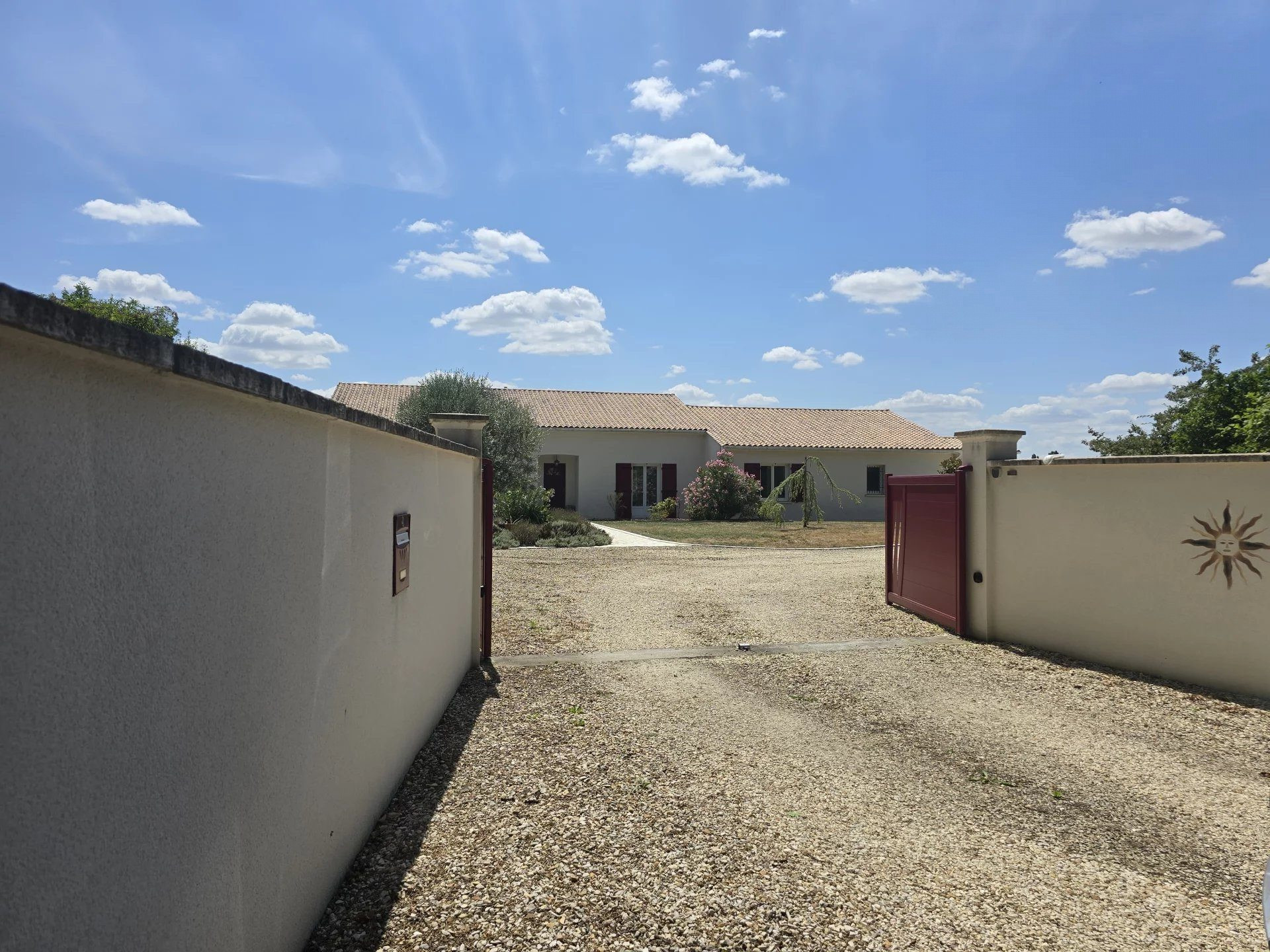 Impeccable maison de plain pied avec vue