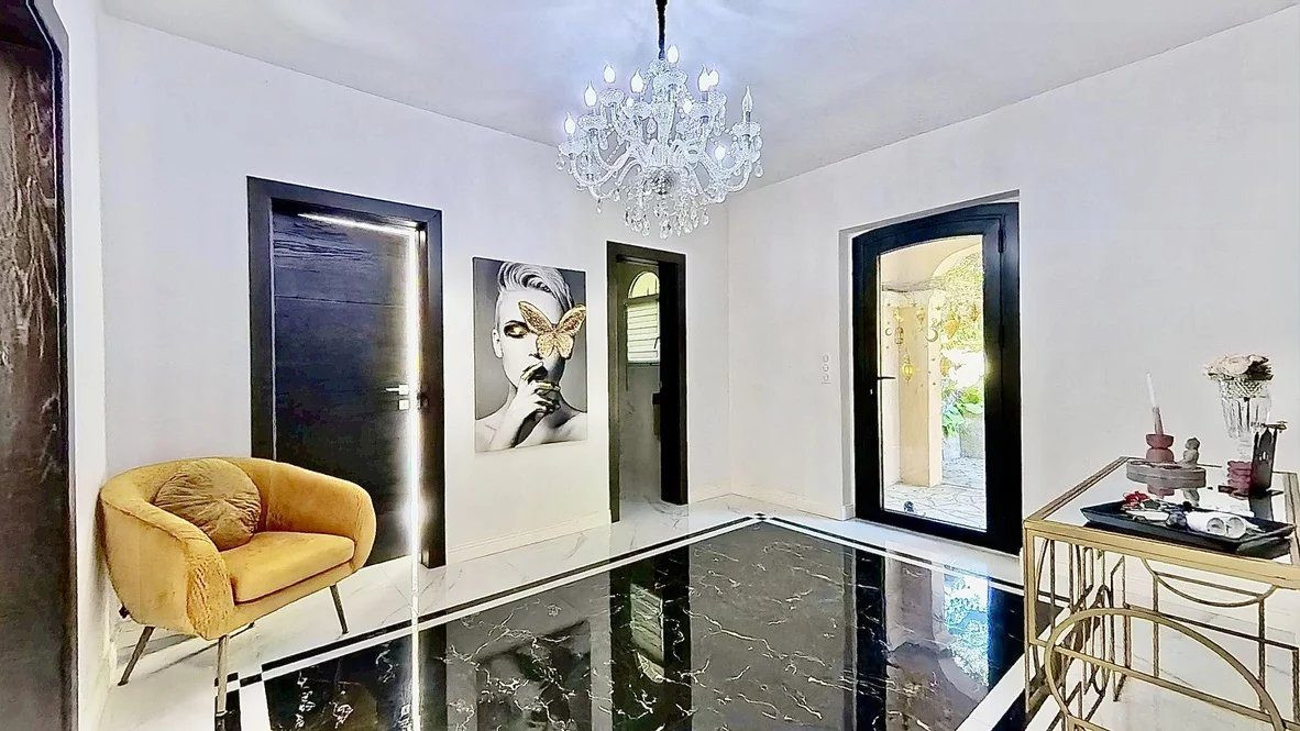 Maison à vendre à Vence, 300 m²