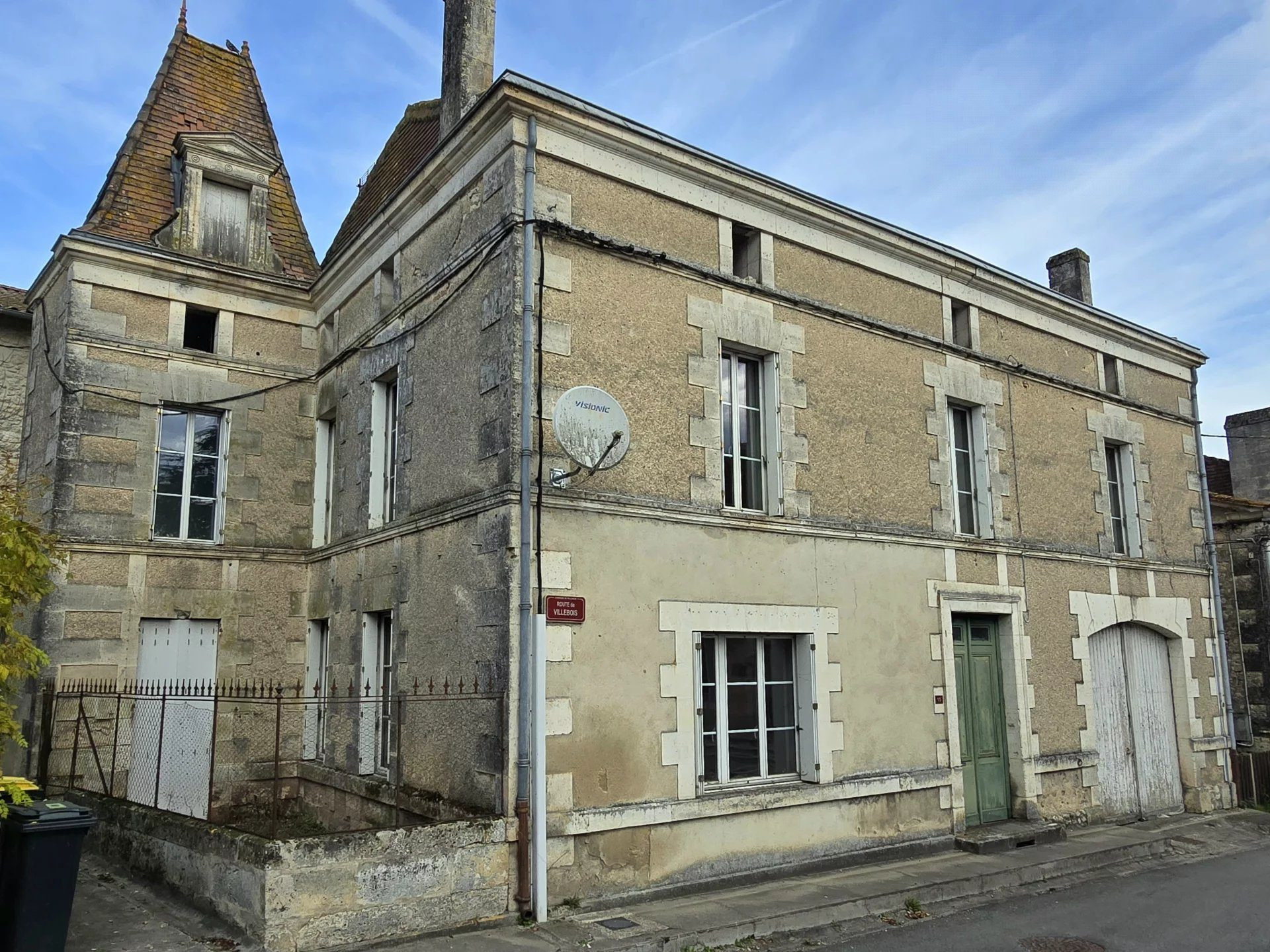 House in the Heart of Palluaud Village
