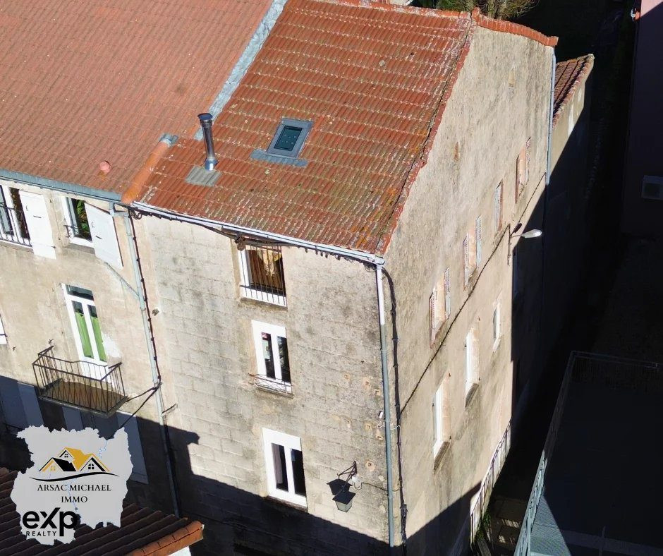 À Vendre : Maison de Bourg avec Terrain et Dépendances à Langogne