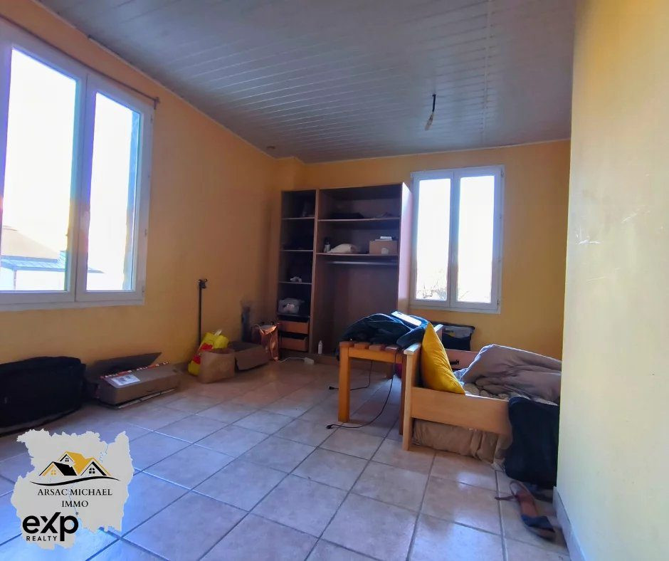 For Sale: Town House with Land and Outbuildings in Langogne 5