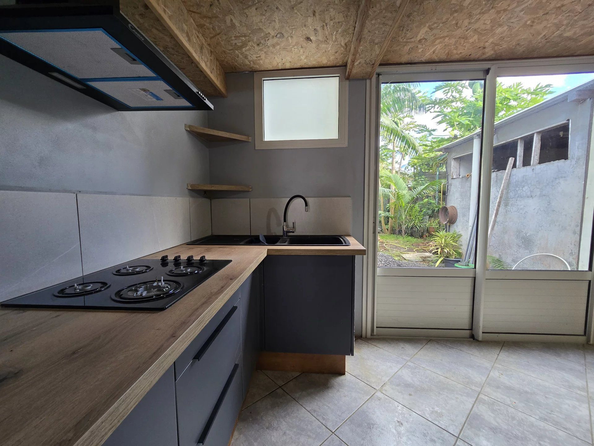 🏡 À VENDRE – Grande maison F7/8 de 200 m² divisée en 3 logements – Trois-Mares, Le Tampon (La Réunion)
