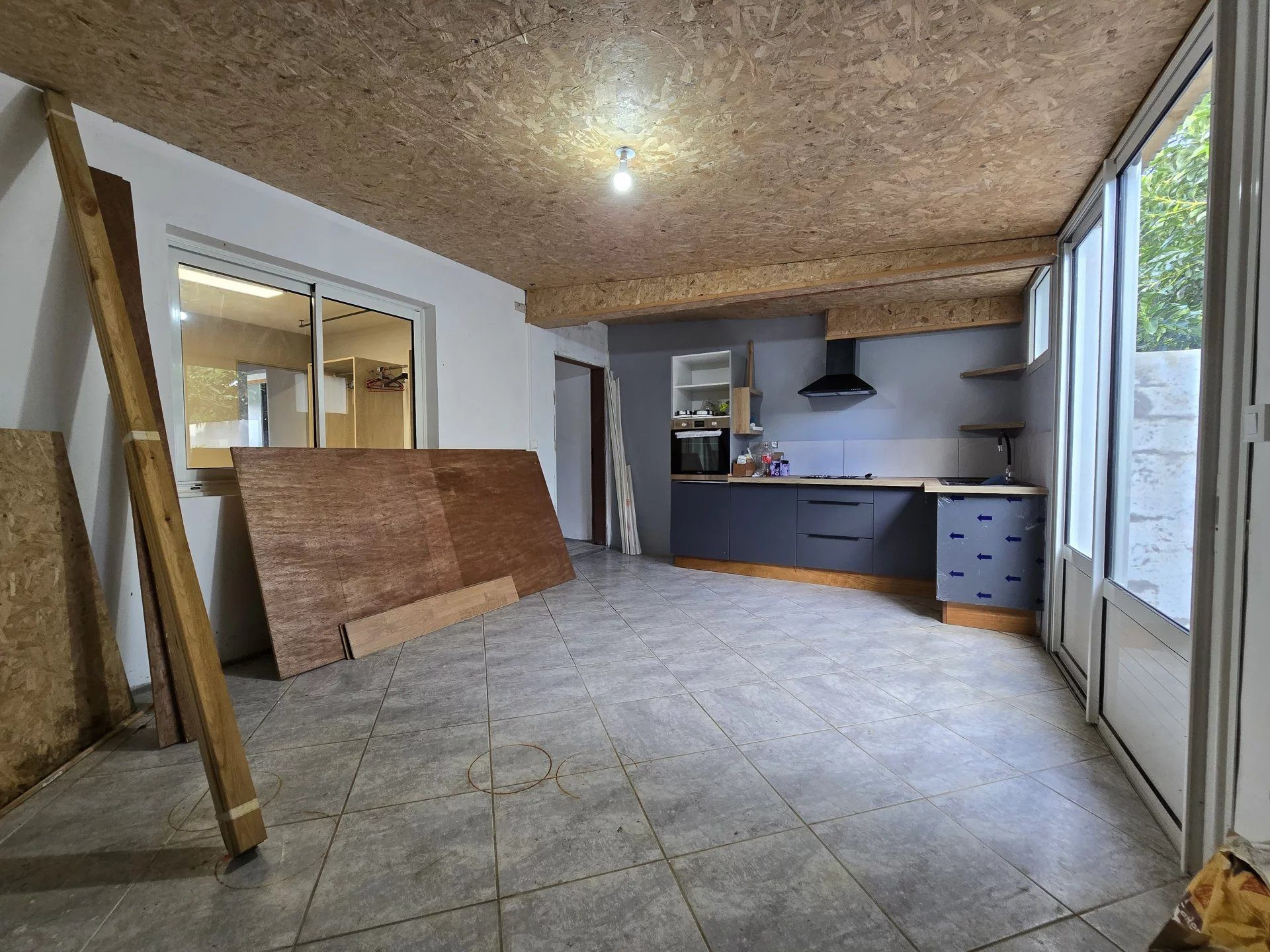 🏡 À VENDRE – Grande maison F7/8 de 200 m² divisée en 3 logements – Trois-Mares, Le Tampon (La Réunion)
