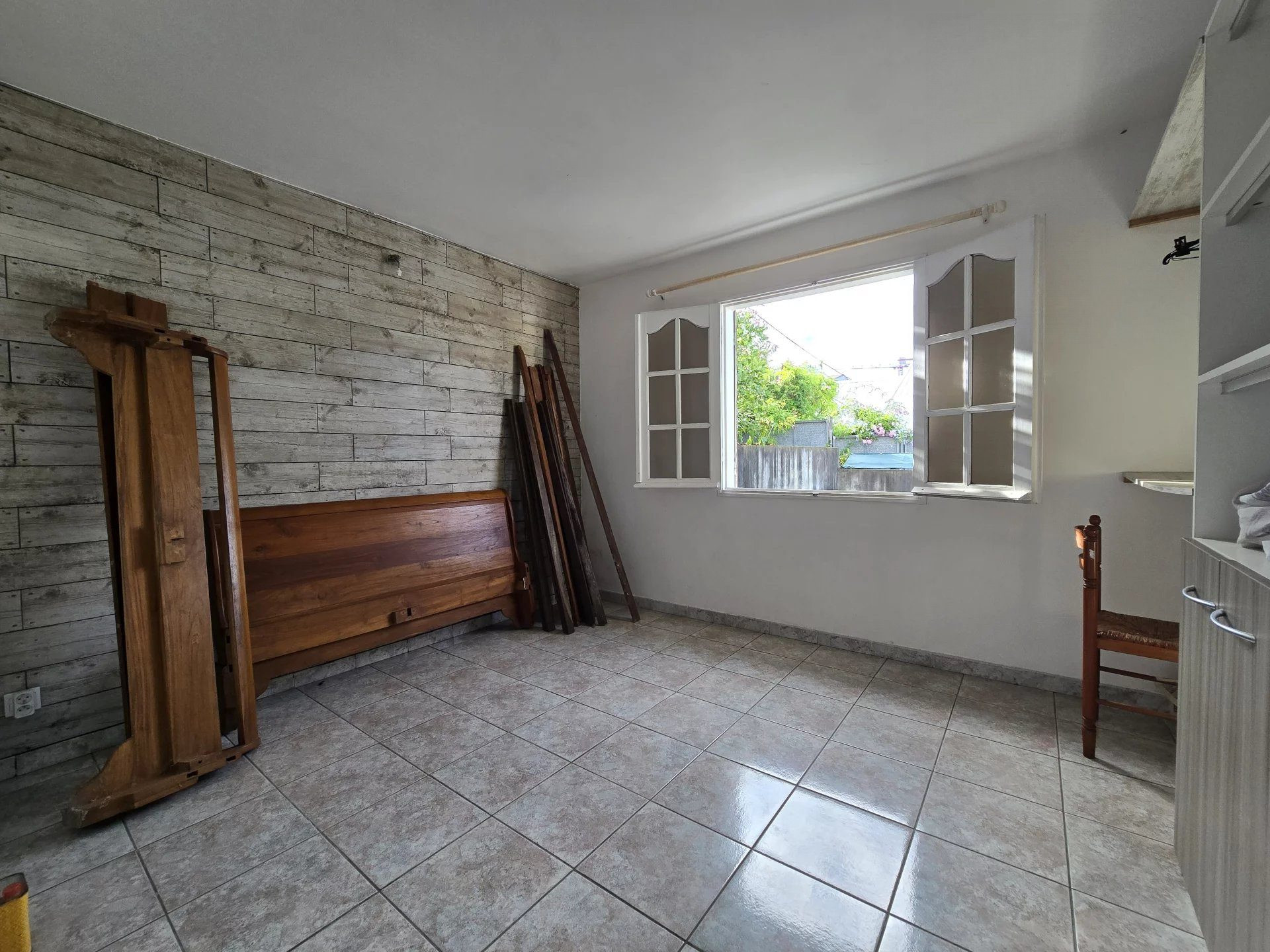 🏡 À VENDRE – Grande maison F7/8 de 200 m² divisée en 3 logements – Trois-Mares, Le Tampon (La Réunion)