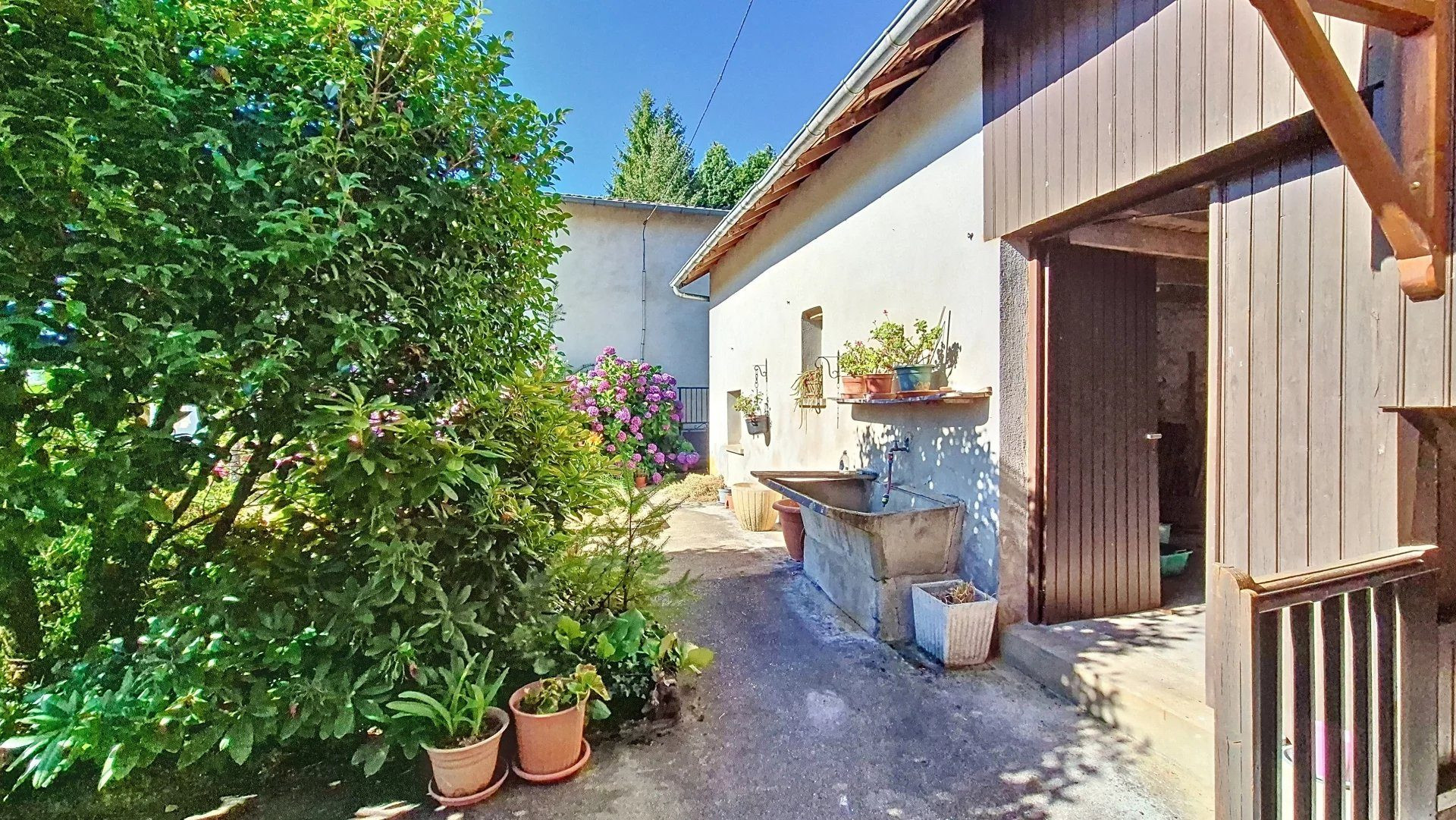 Maison 7 pièces 127 m² · à La Jonchère-Saint-Maurice · 127 m² · 136 000 €