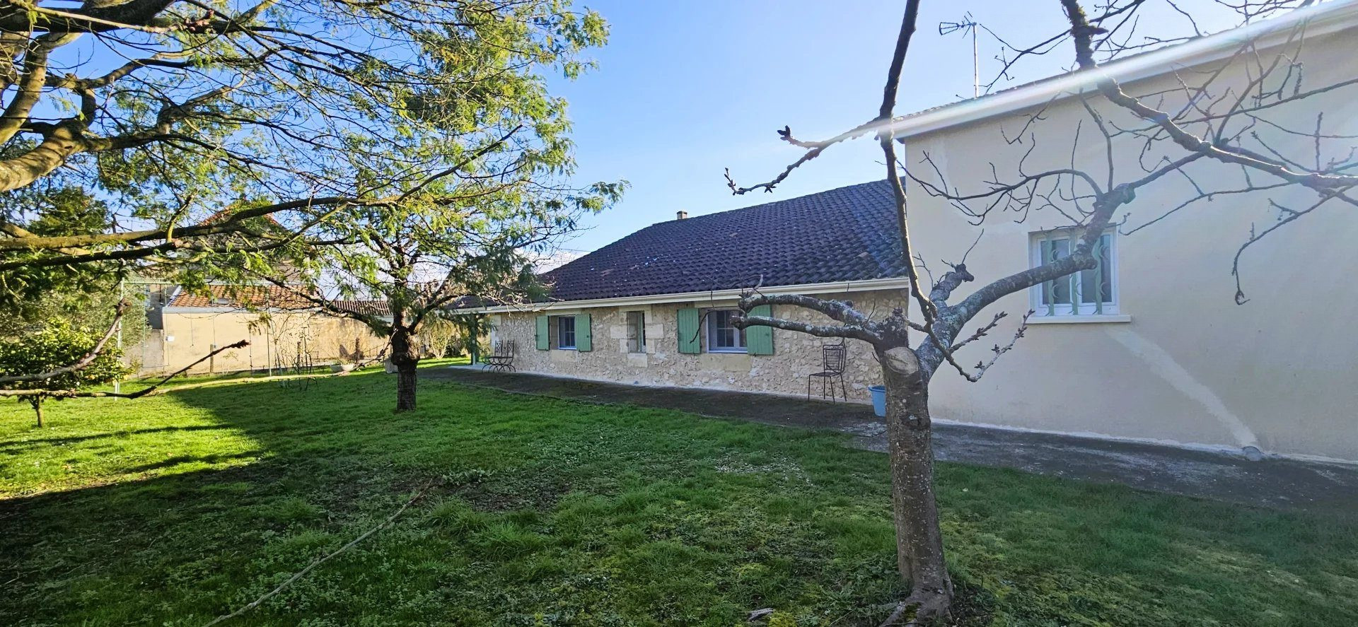 Maison 4 pièces 140 m² · à Saint-Laurent-des-Vignes · 140 m² · 290 000 €