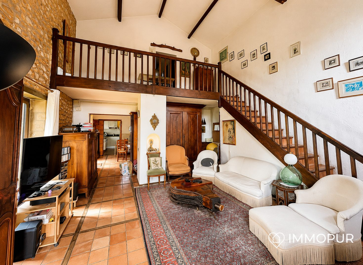 Charming 10-room house with 270 m² of living space 4