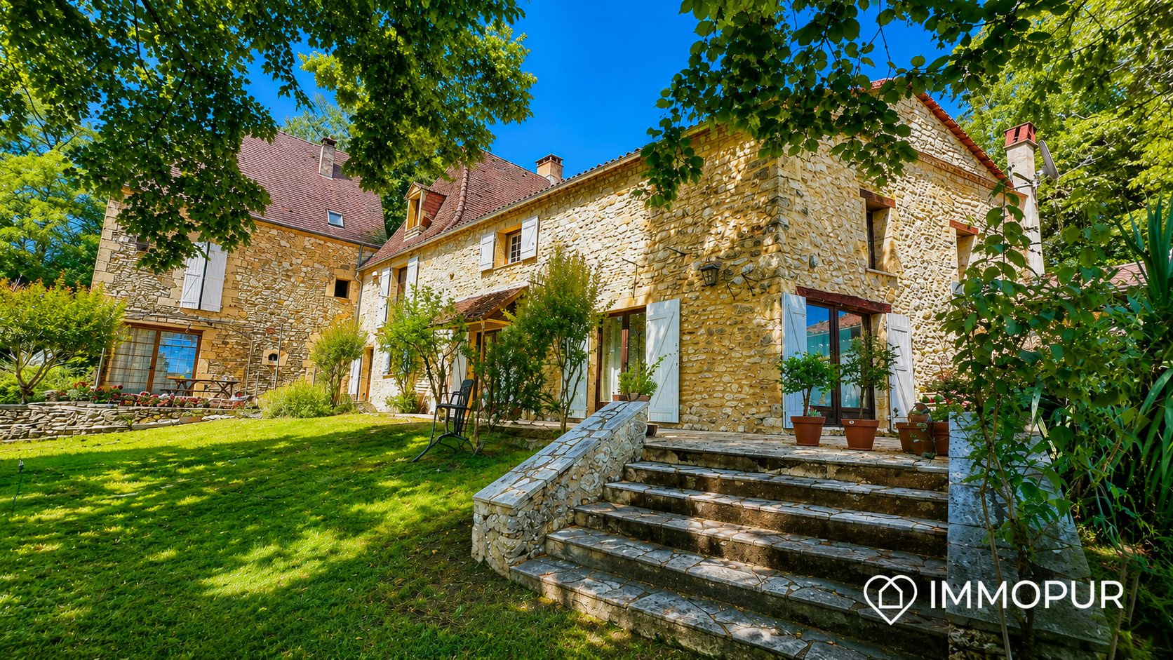 Maison de charme de 10 pièces et 270 m² habitable.