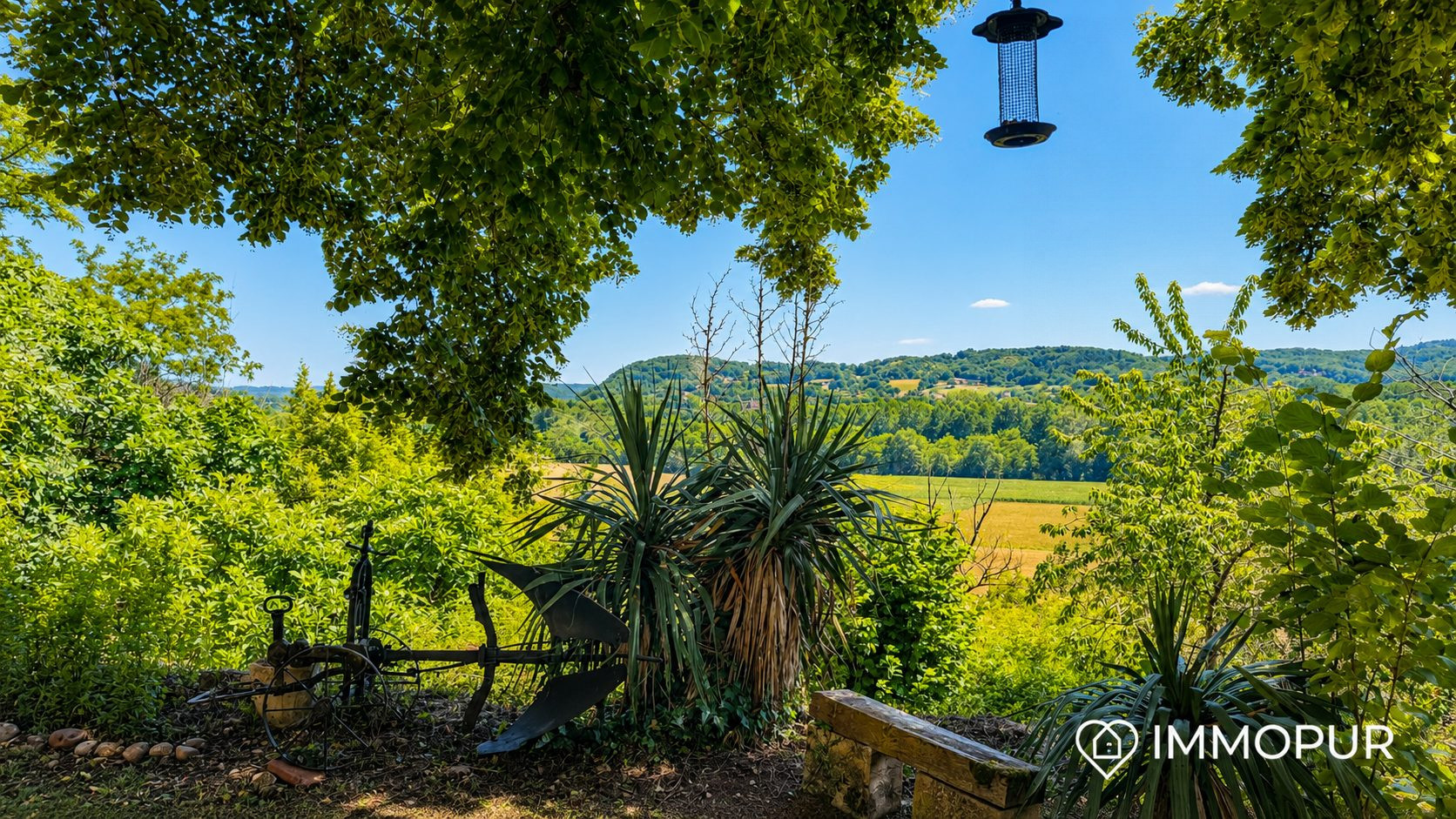 Charming 10-room house with 270 m² of living space 3