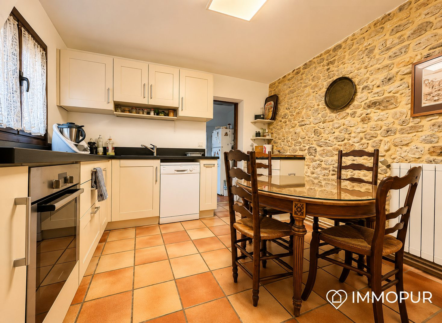 Maison de charme de 10 pièces et 270 m² habitable.