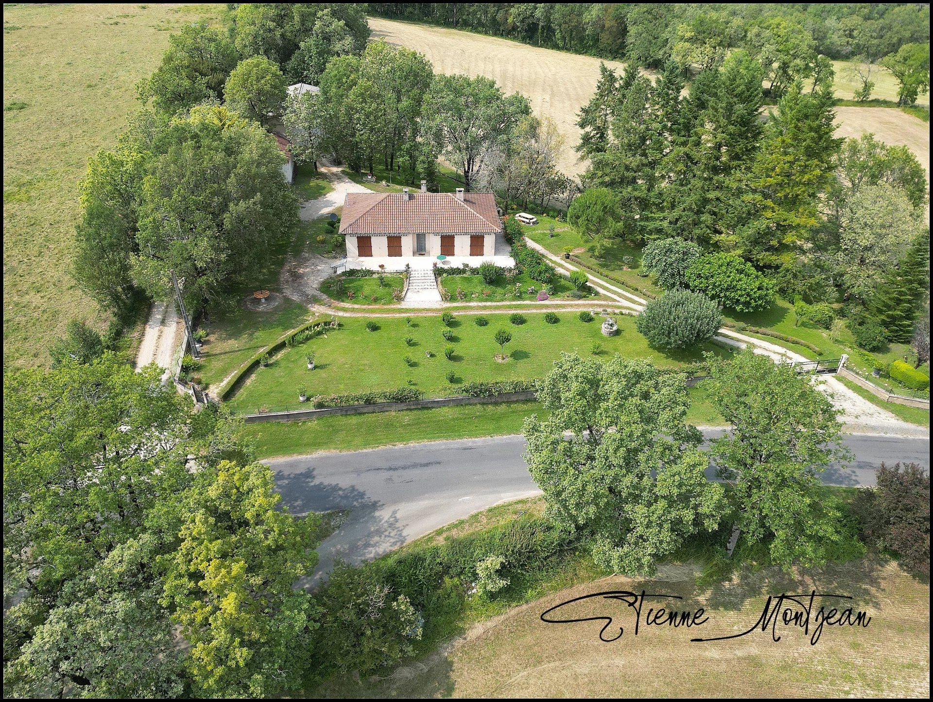 Real estate complex: one house, three barns, two workshops, 24 hectares of land 4