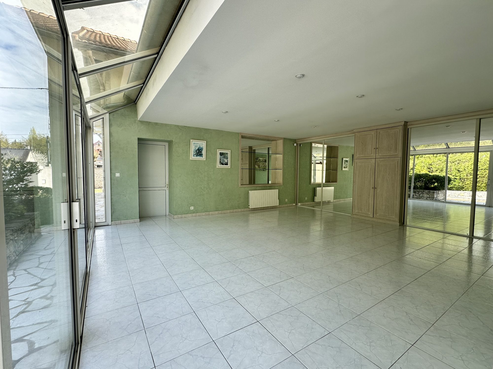 RARE IN THE AREA – Renovated Historic House with Independent Studio and Buildable Land 5