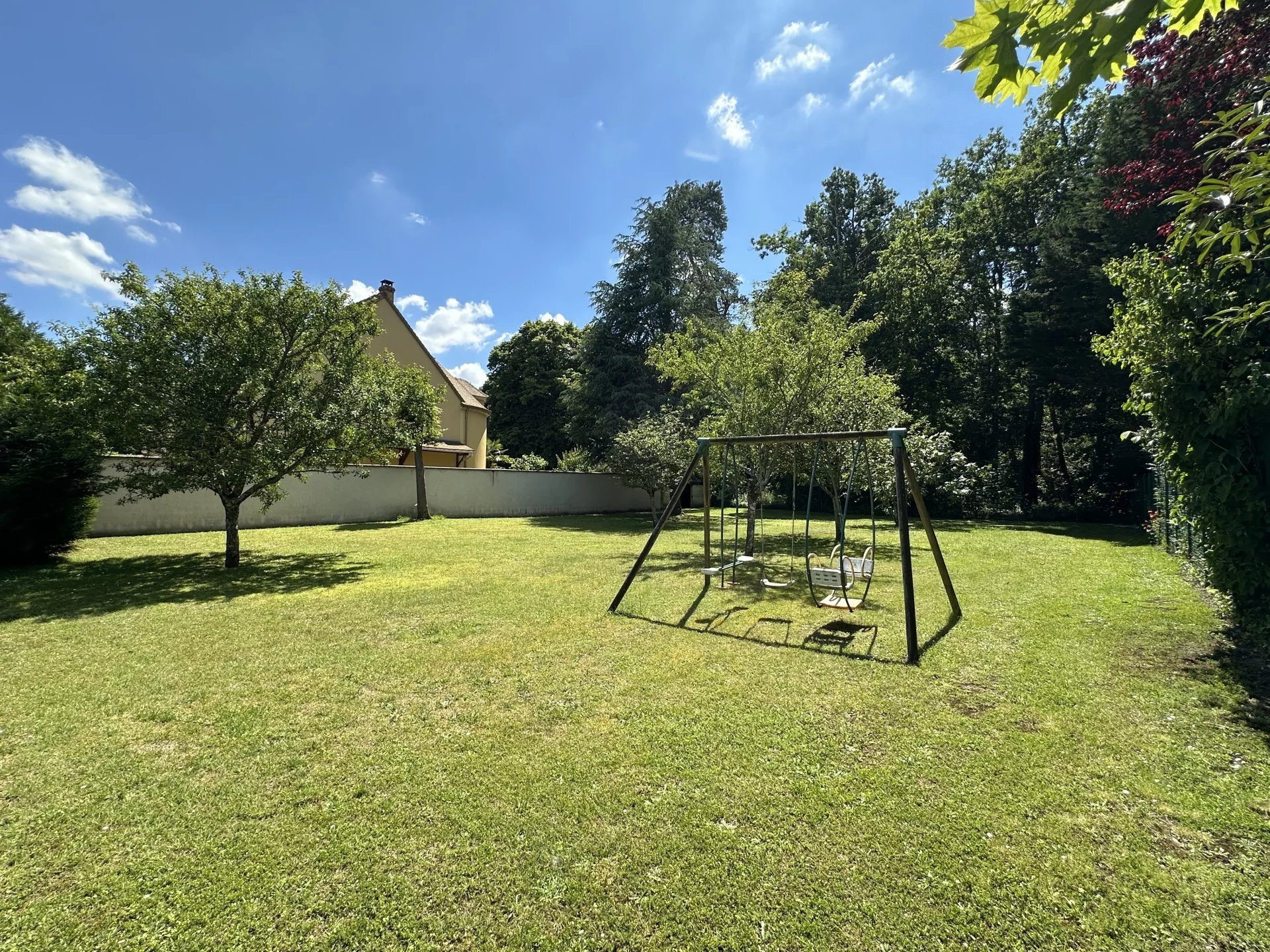 RARE IN THE AREA – Renovated Historic House with Independent Studio and Buildable Land 3