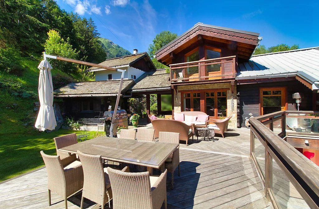 Spacious chalet with swimming pool in Les Houches 5