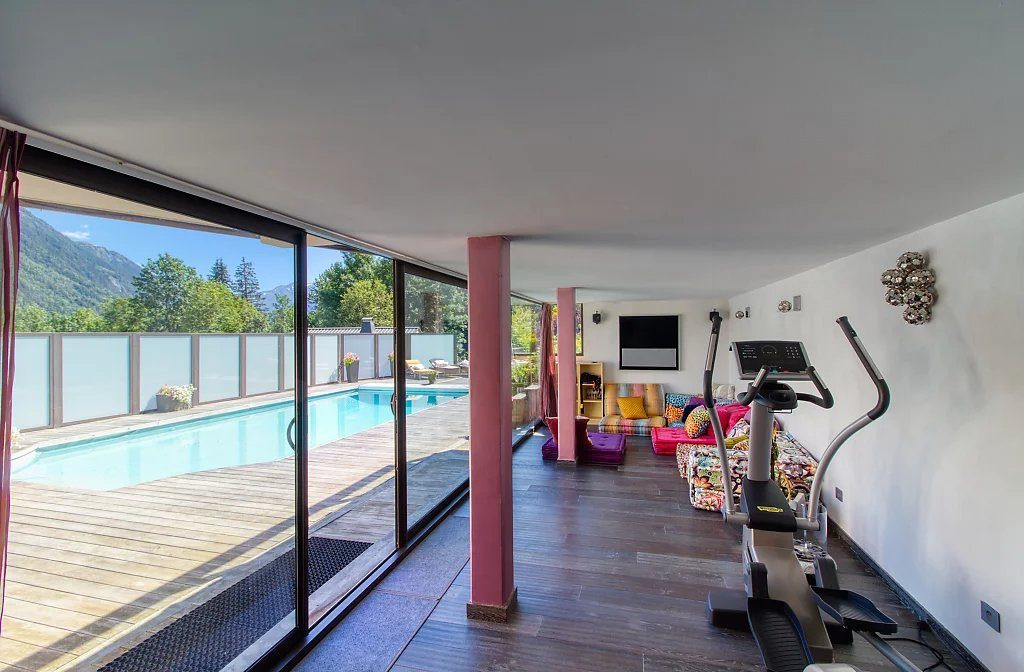 Spacious chalet with swimming pool in Les Houches 4