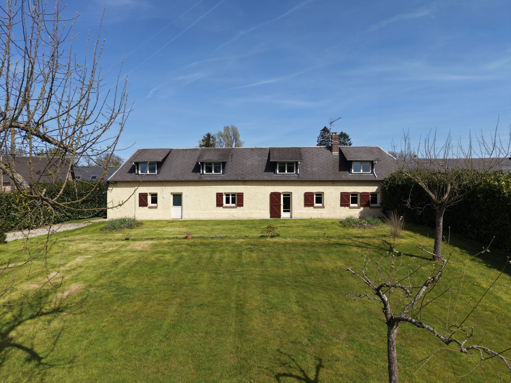 Yerville- Longère de 145 m2 4 chambres avec Vie de plain-pied