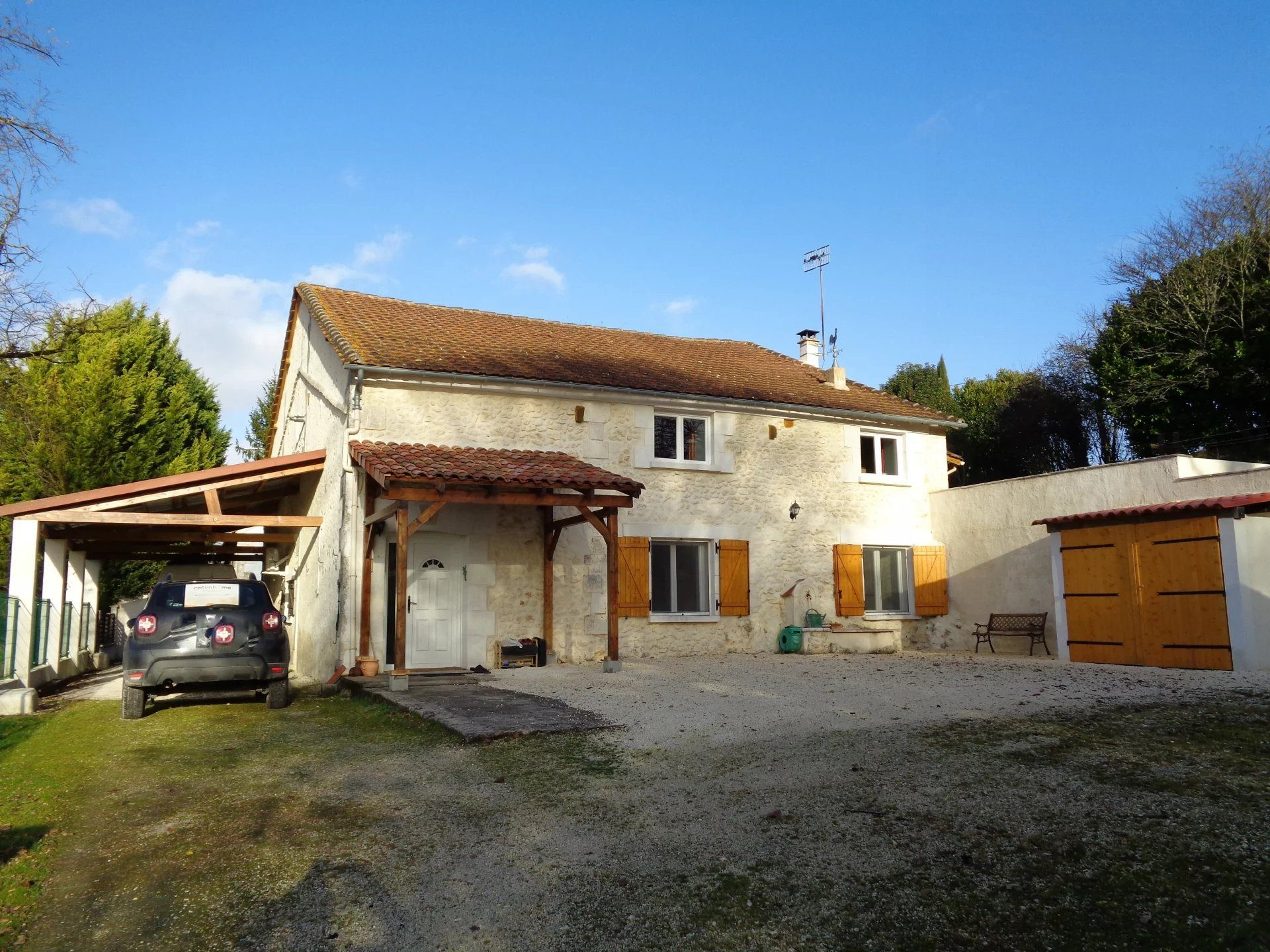 Superb countryside home in peaceful setting, fully renovated, 270 m², 4 bedrooms, swimming pool and views 3