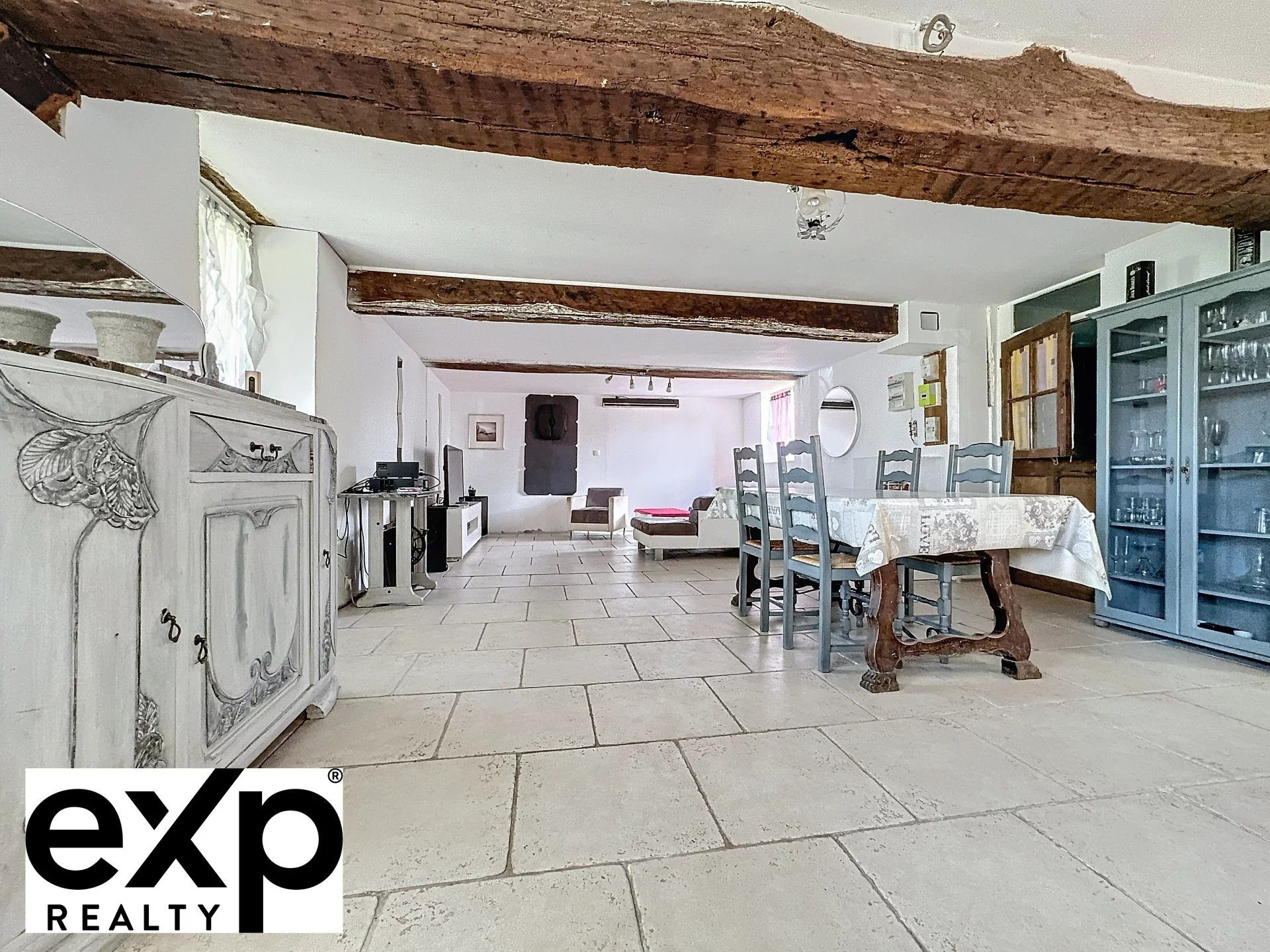 Character Property - 173 m² with Swimming Pool 4
