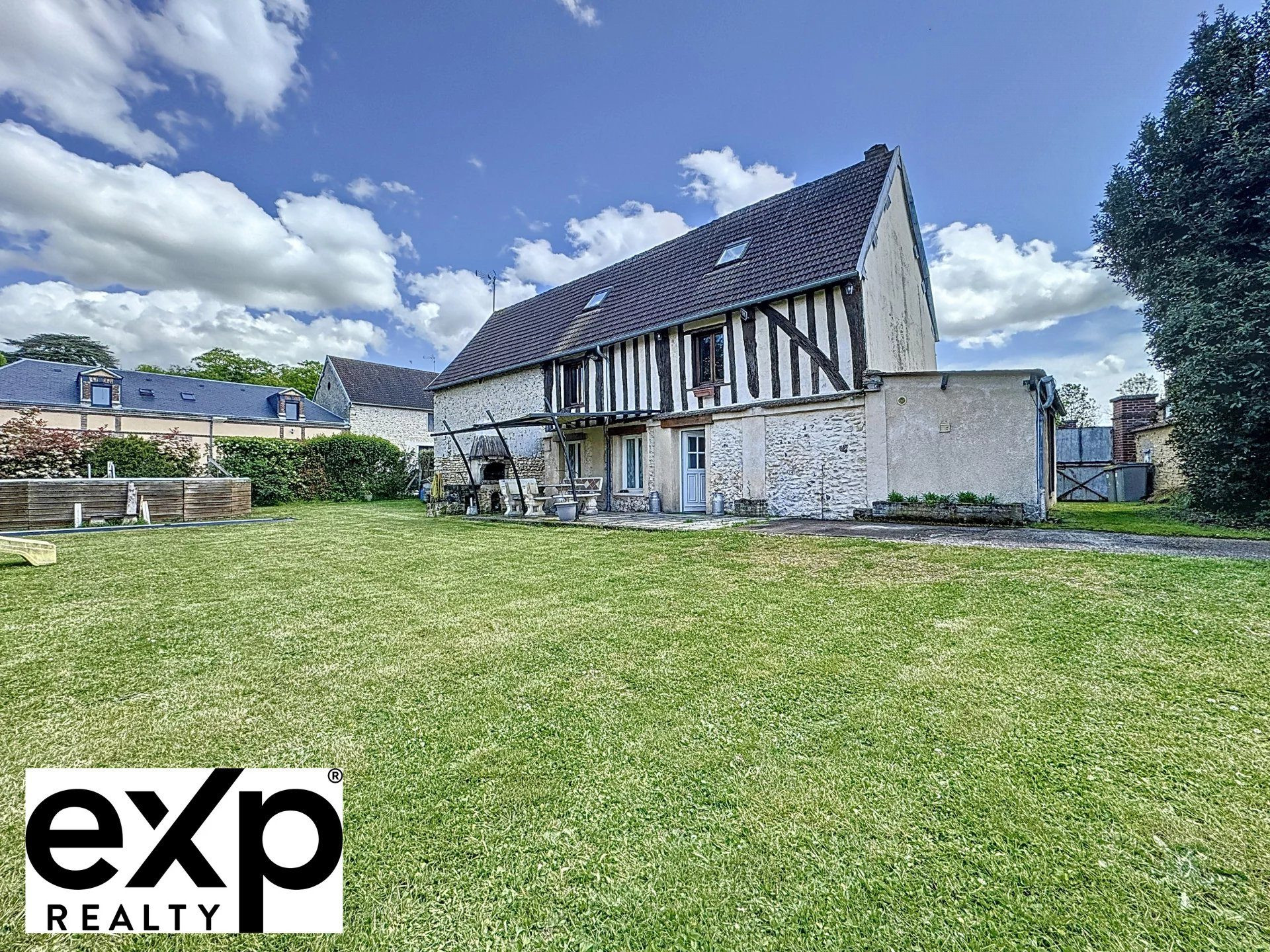 Character Property - 173 m² with Swimming Pool